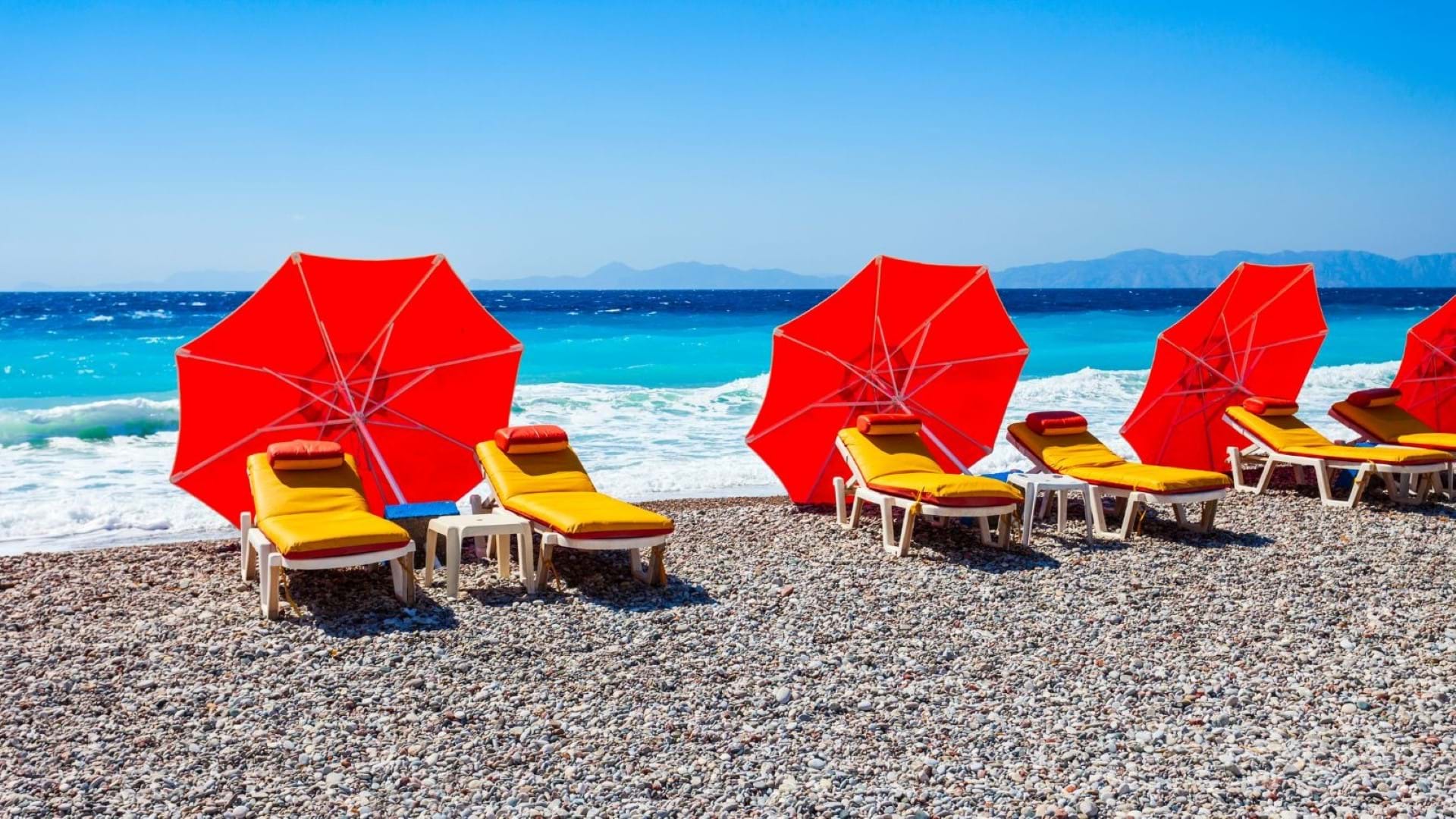 Plaža na Rodosu sa tirkiznim morem
