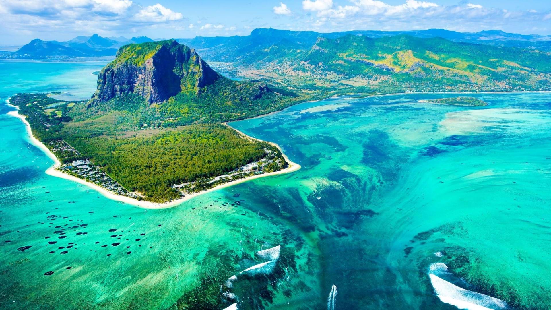 Mauricijus Putovanje podvodni vodopad slikan iz drona