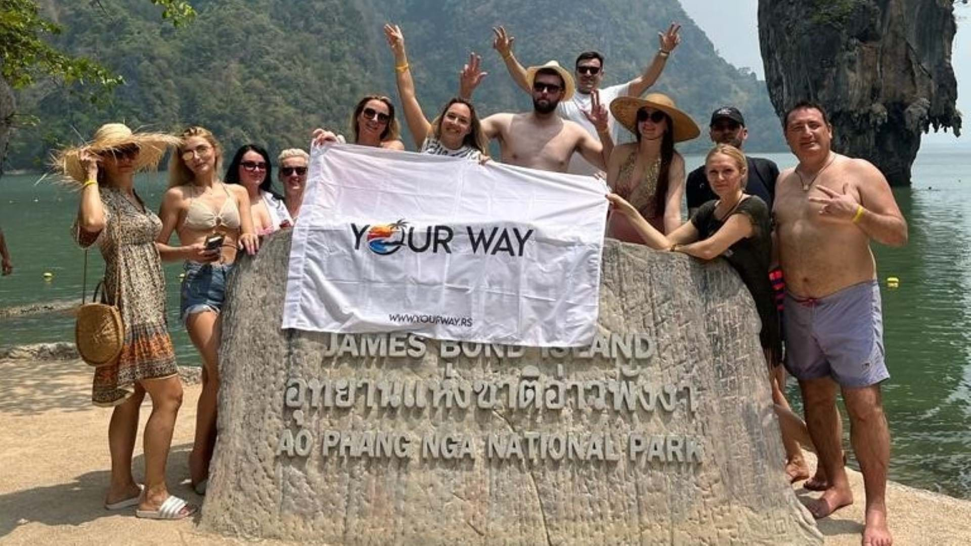 Putici agencije Your Way na James Bond Island izčetu