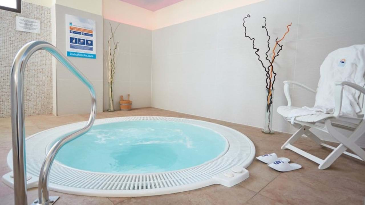 Invisa Hotel La Cala 4* Ibica