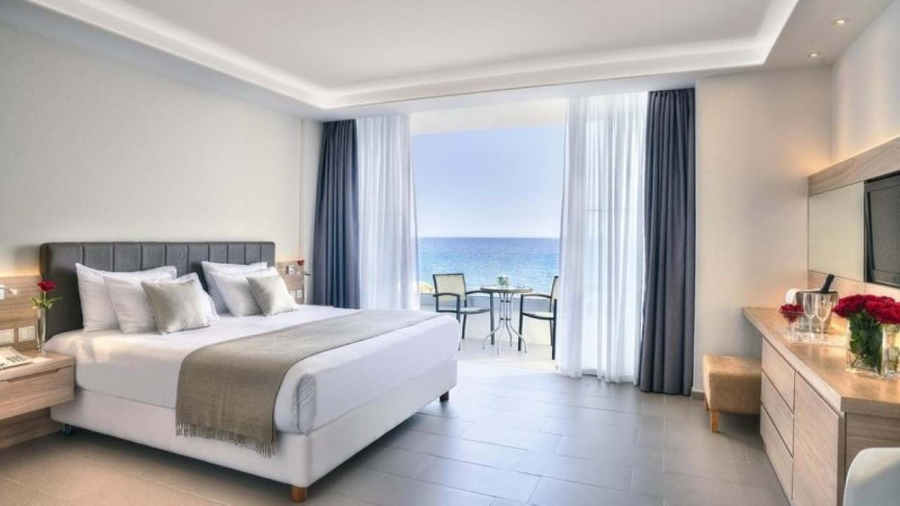 The Royal Apollonia Beach Hotel 5* Kipar
