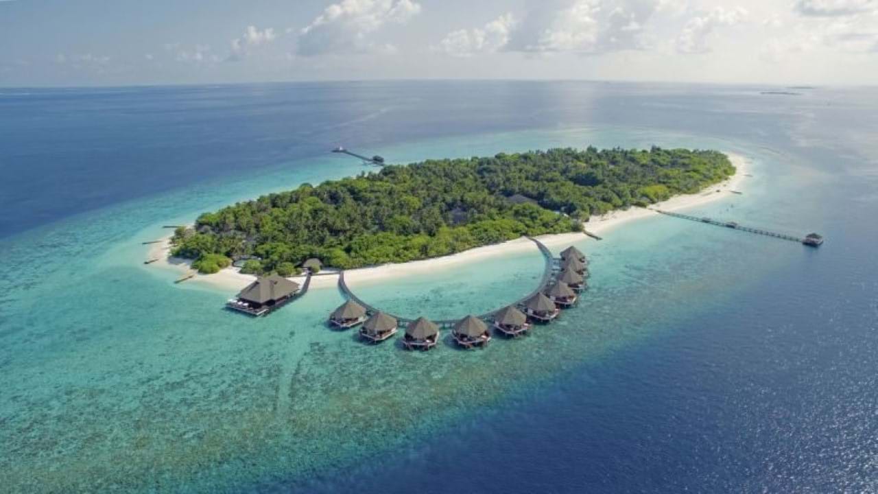 ADAARAN Select Meedhupparu 4* Maldivi