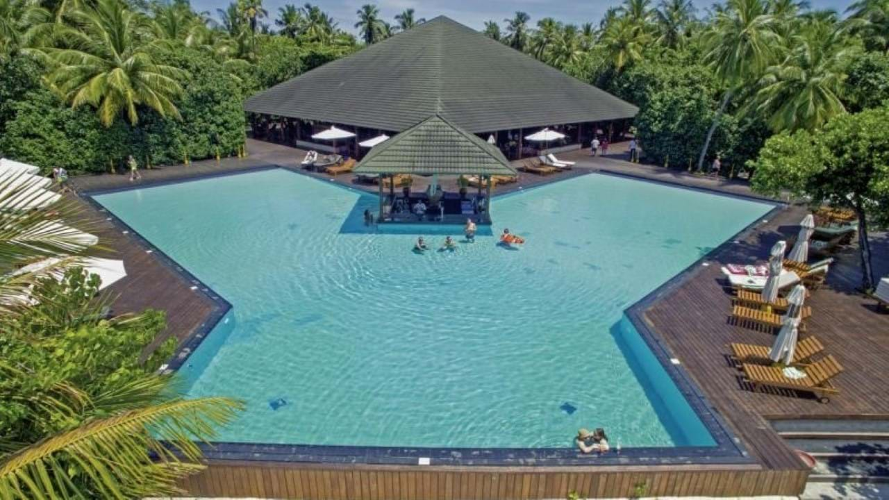 ADAARAN Select Meedhupparu 4* Maldivi