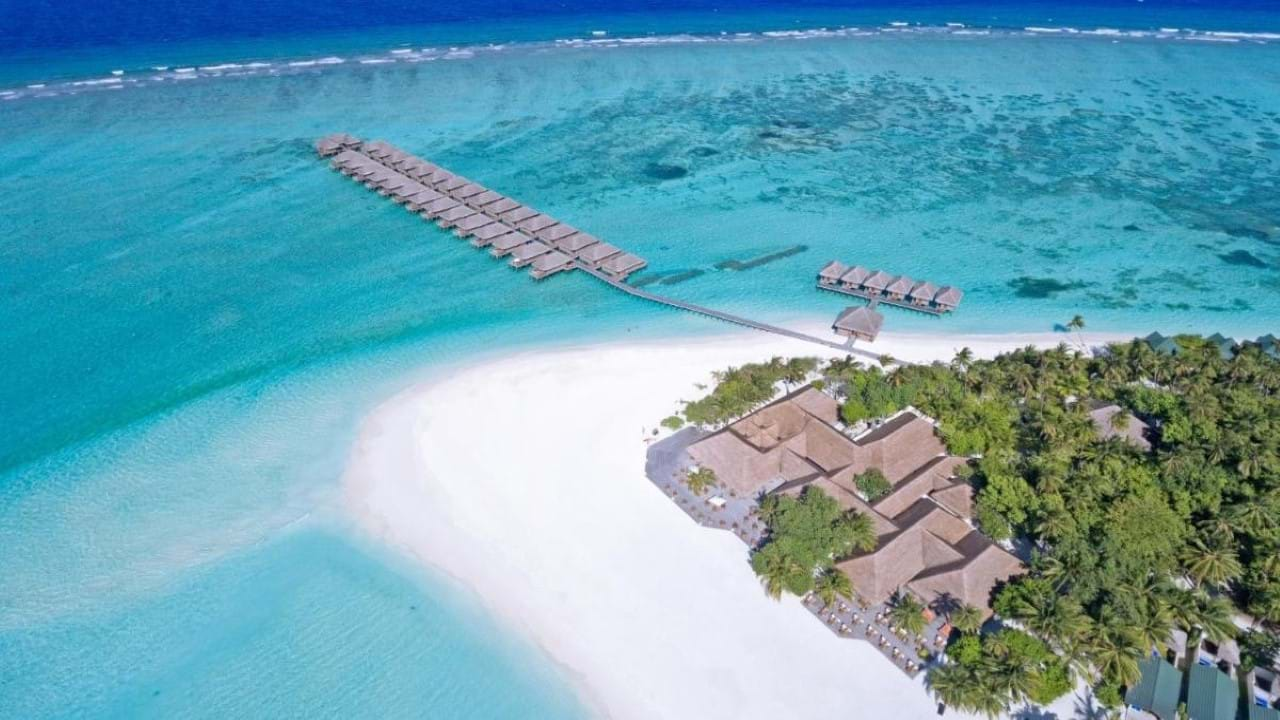 Meeru Island Resort & Spa 4+* Maldivi