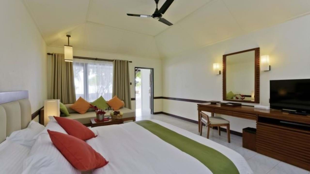 Villa Nautica Paradise Island Resort 4* Maldivi