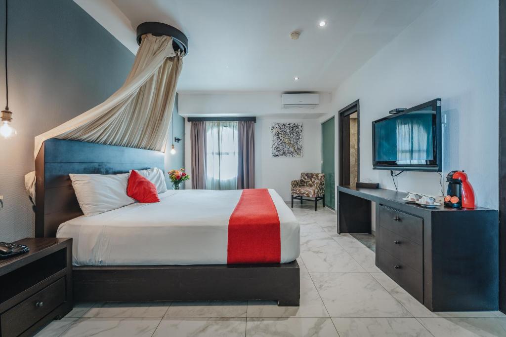 SOHO Playa Hotel