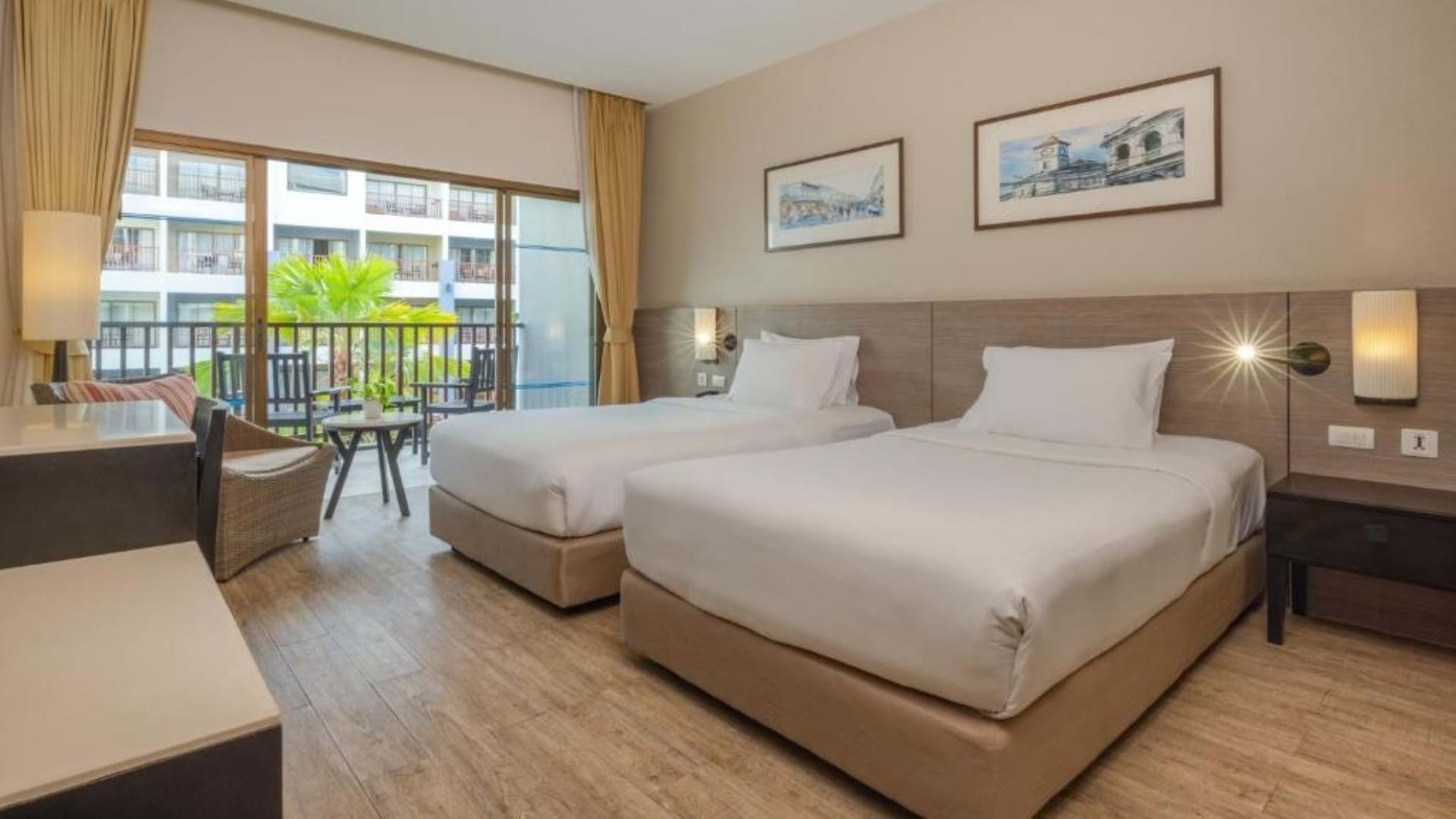 Deevana Plaza Phuket 