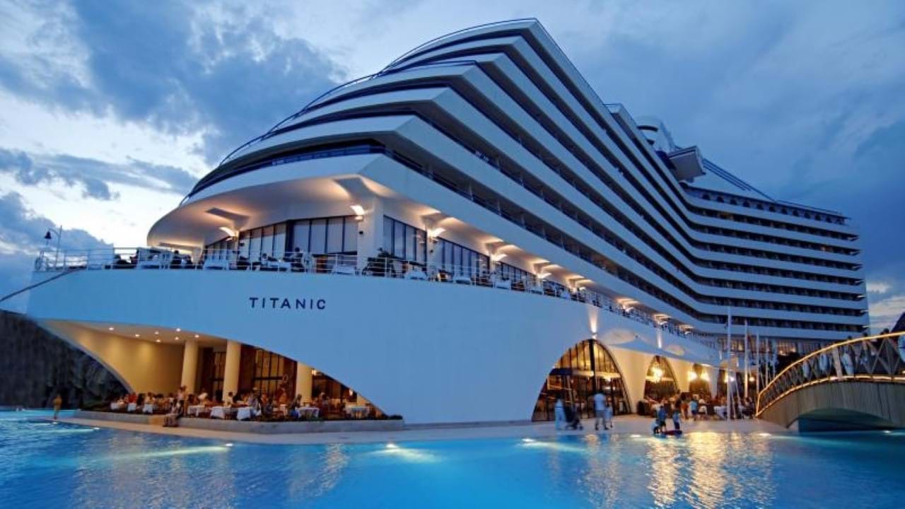 Titanic Beach Lara 5* Antalija