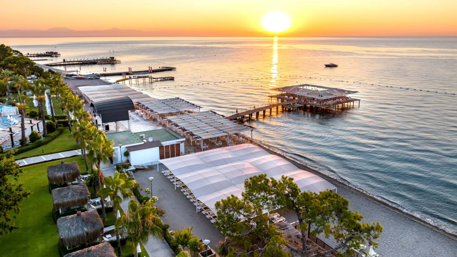 Plaža i barovi na plaži hotela u Kemeru, pod nazivom Mirada Del Mar Hotel 5*