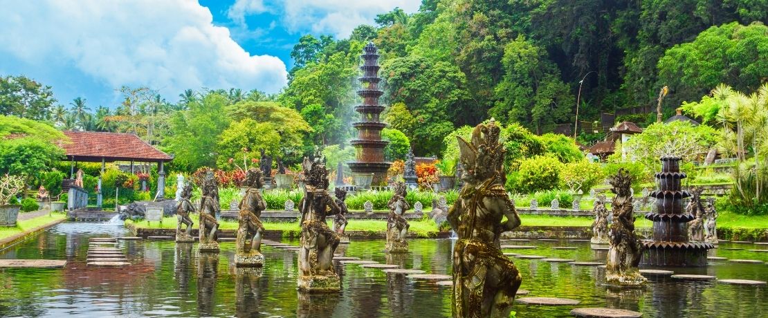 Bali putovanje jedan od mnogobrojnih budističkih hramova na ostrvu
