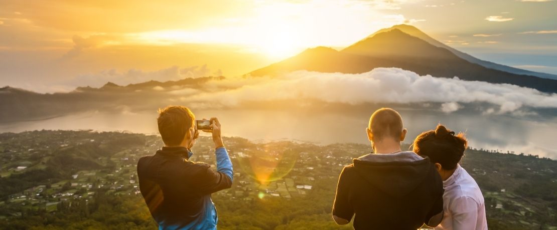 Bali putovanje - vulkan na ostrvu. Predivan pogled i zalazk sunca za vulkansku dinu