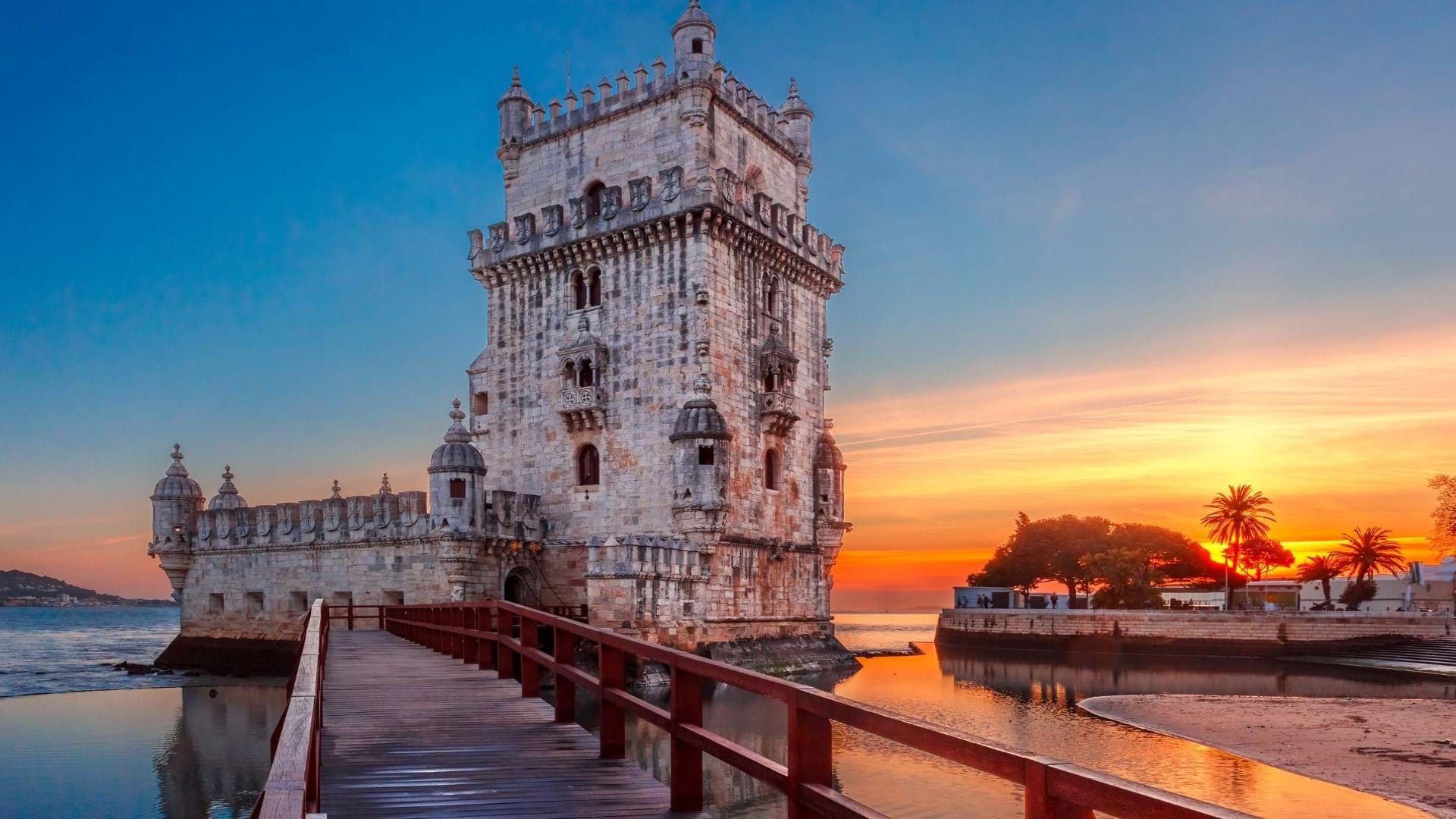 Torre De Belem - Izgrađen u 16. veku, ovaj toranj je danas jedan od najpoznatijih simbola Lisabona. To je predivan primer manuelinske arhitekture, a ujedno je i UNESCO-v svetski spomenik.