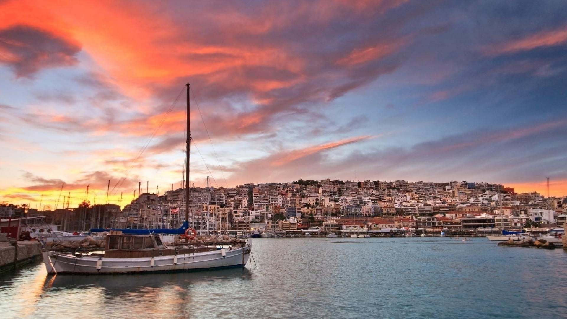 Zalazak sunca u letovalištu Glifada u Grčkoj. Jedan od najlepših prizora koje ćete doživeti tokom letovanja u Glifadi.