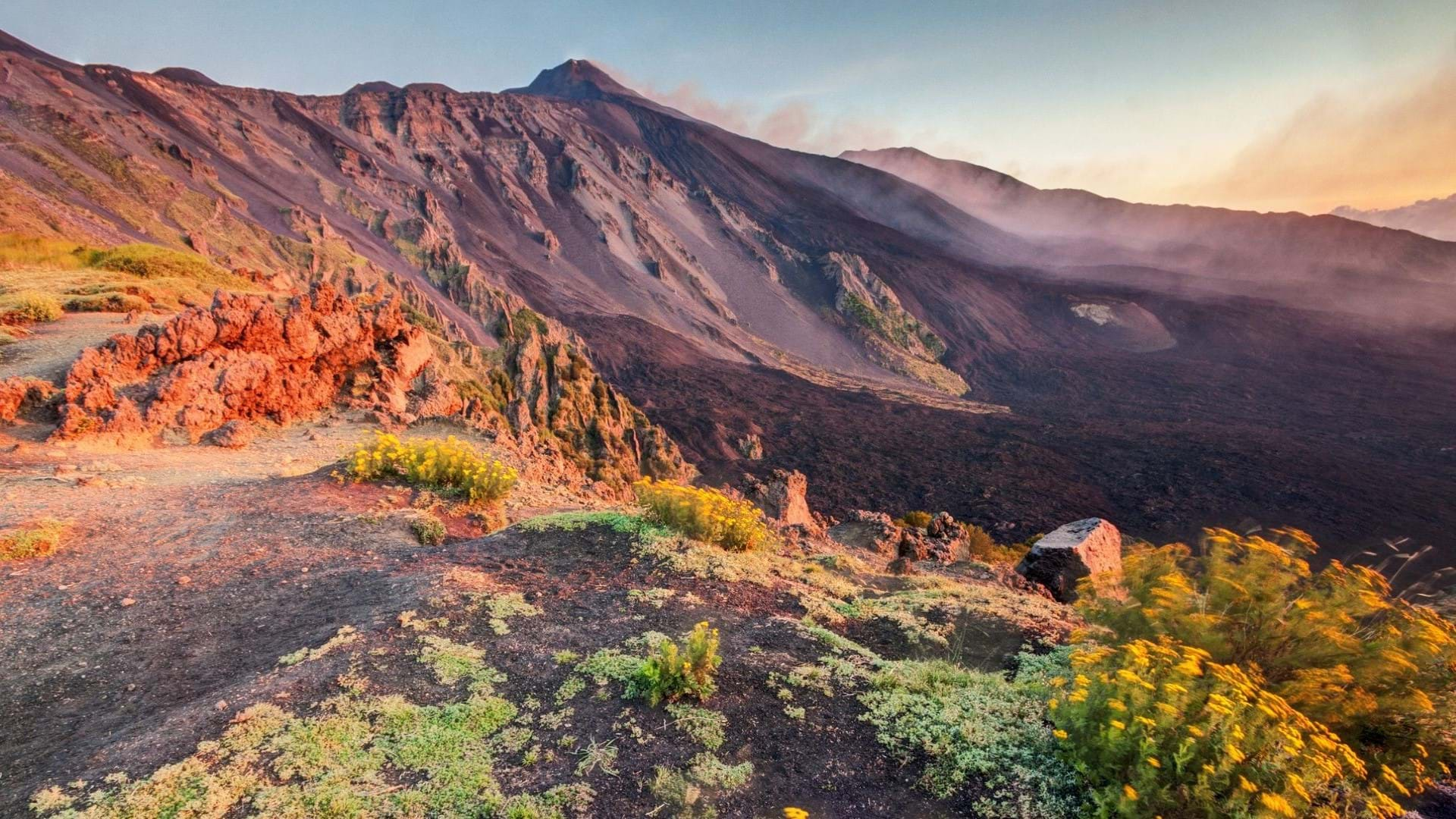 Sicillija, vulkan Etna. Najpoznatiji aktivni Vulkan u Evropi