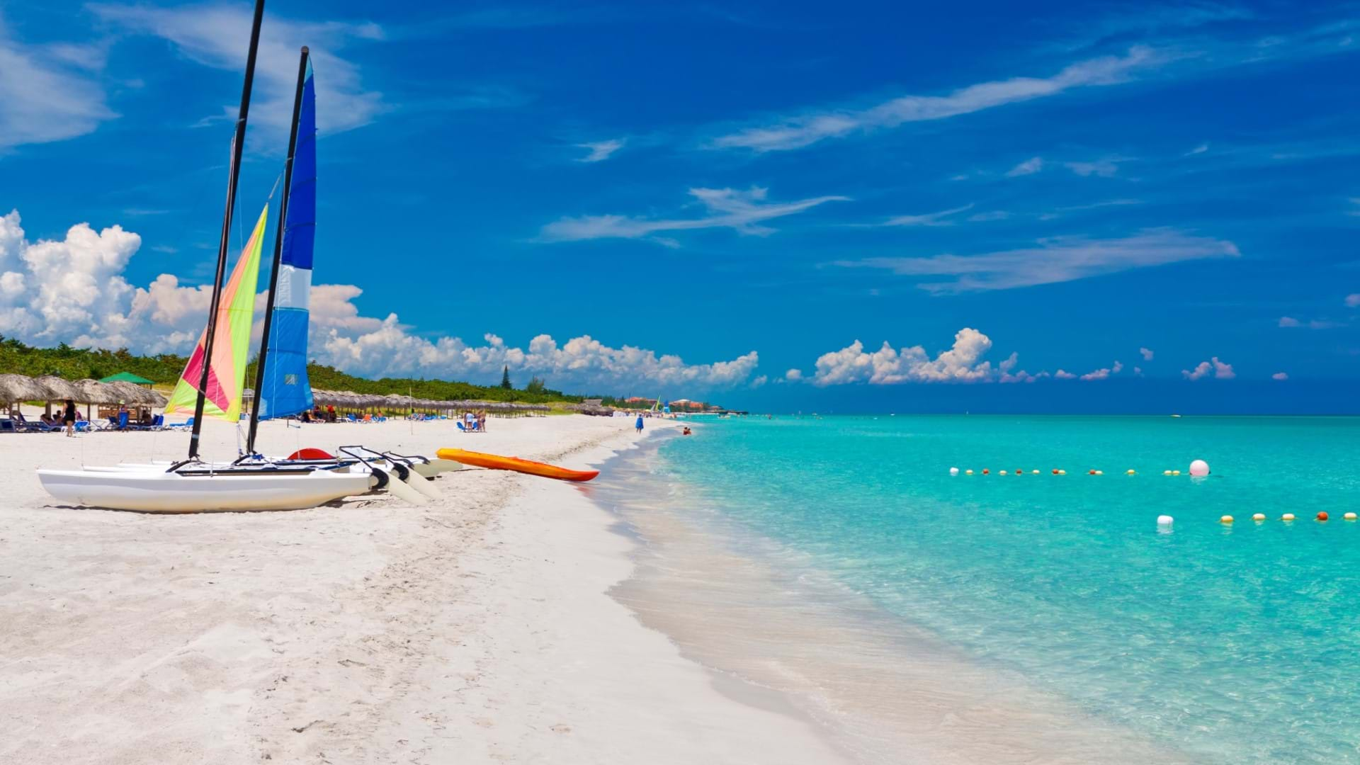 Plaža u Varaderu. Tirkizno more i beli pesak koji krase ovo nestvarno mesto na Kubi. Varadero je destinacija koju obavezno morate posetiti prilikom putovanja na Kubu.