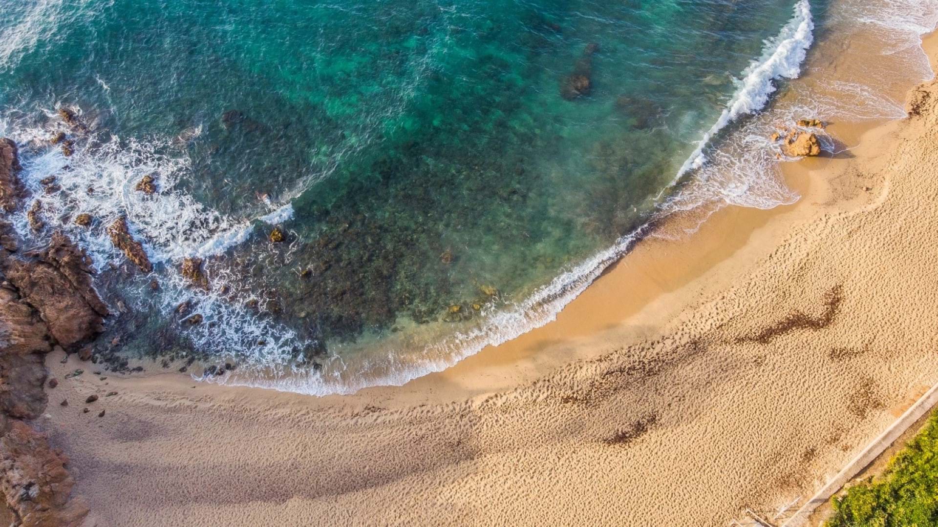 Kosta Brava ima predvine plaže, sa kristalno čistom vodom.