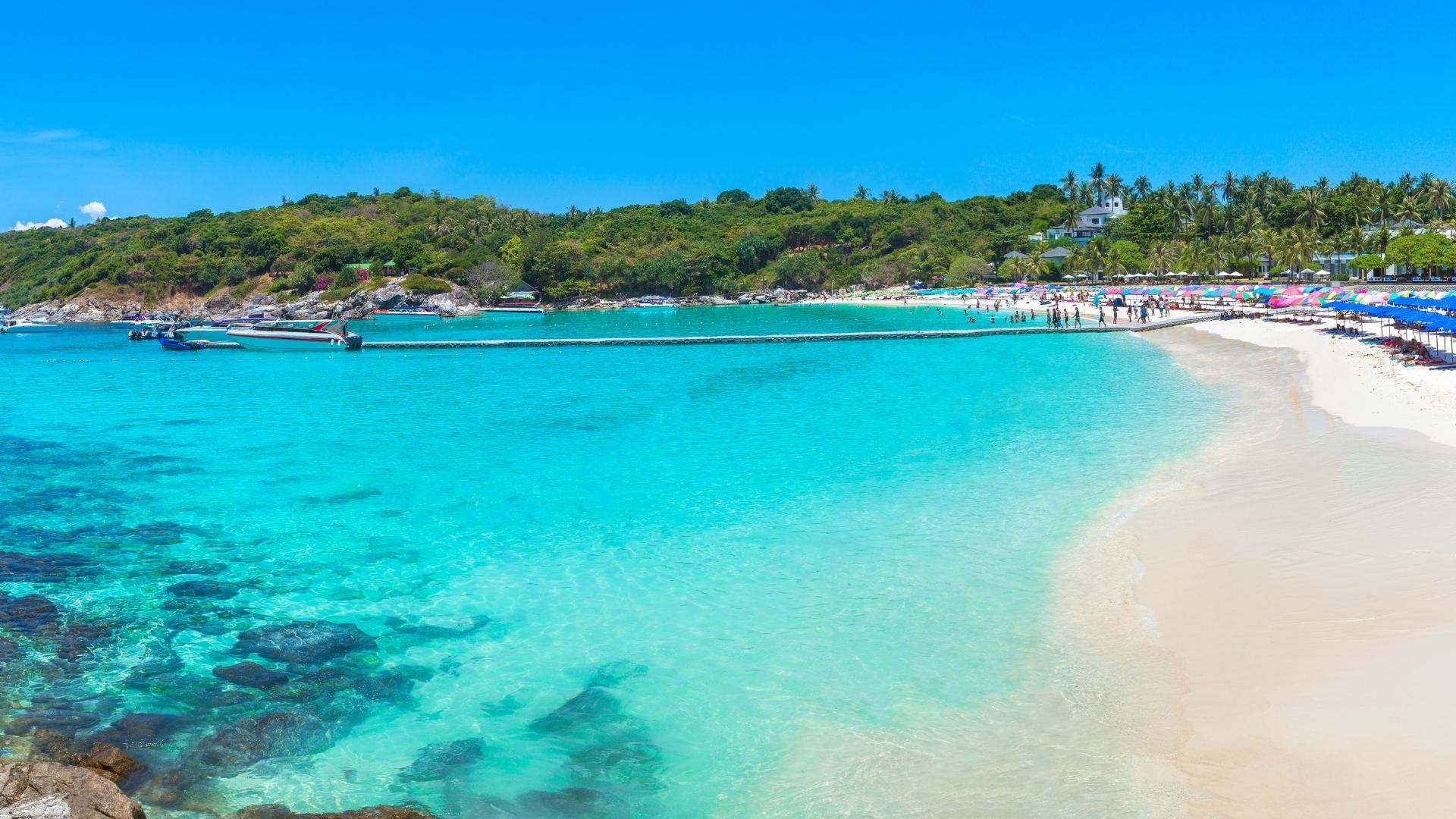 Raya Island, popularna plaža i kupalište.