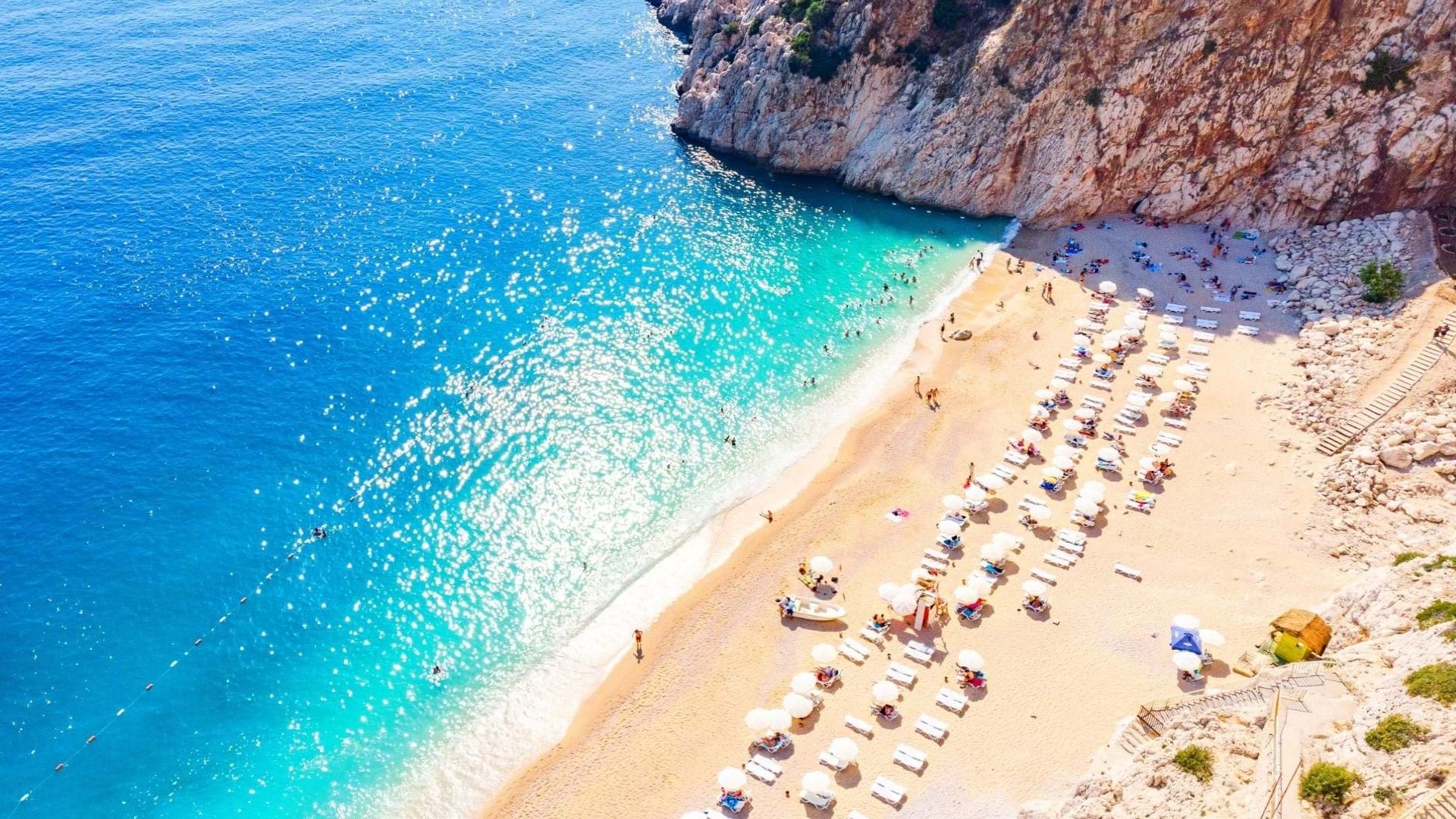 Plaža u Antaliji sa najlepšom bojom mora.