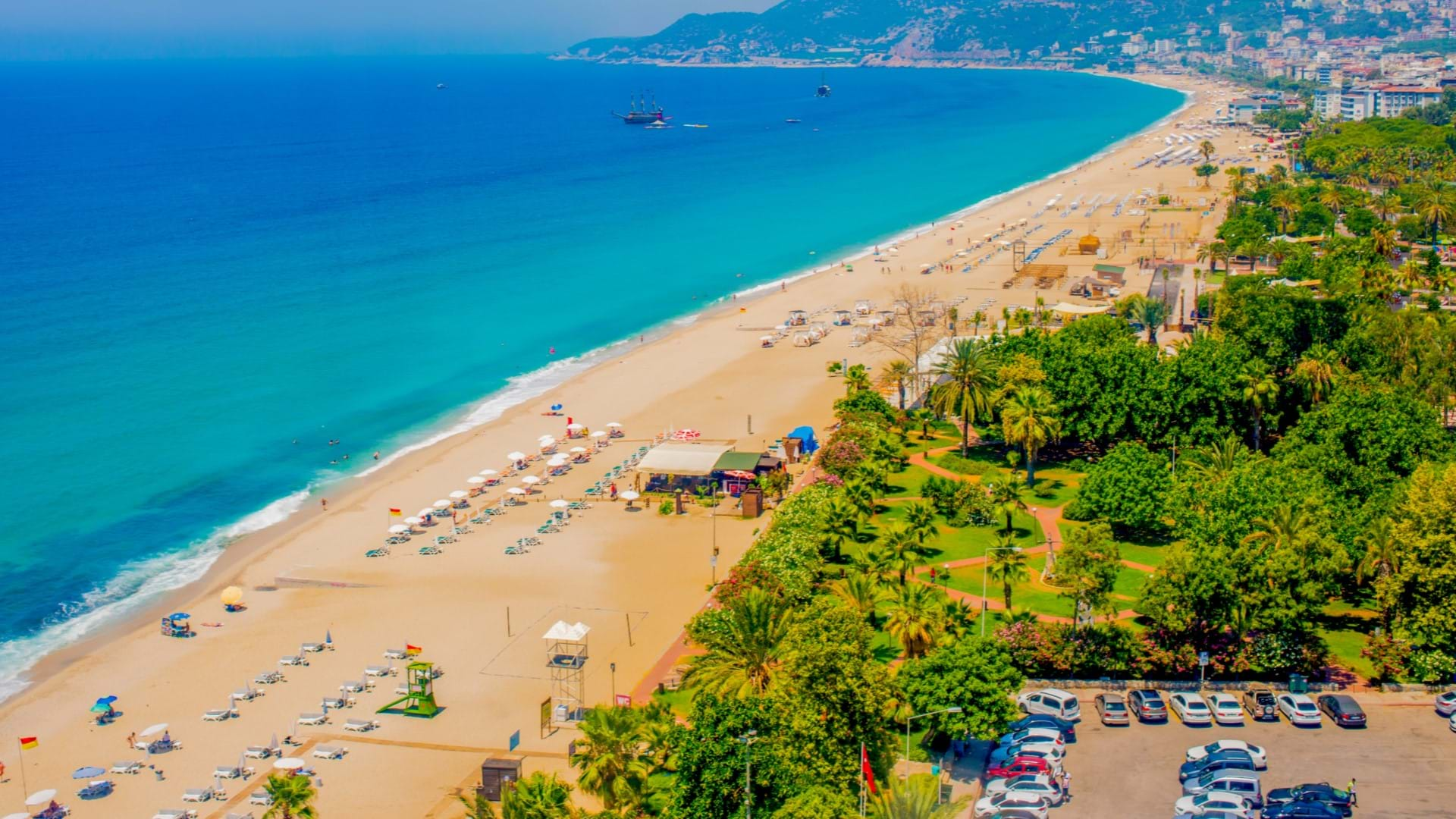 Belek u Turskoj, duga peščana plaža i tirkizna boja mora. 