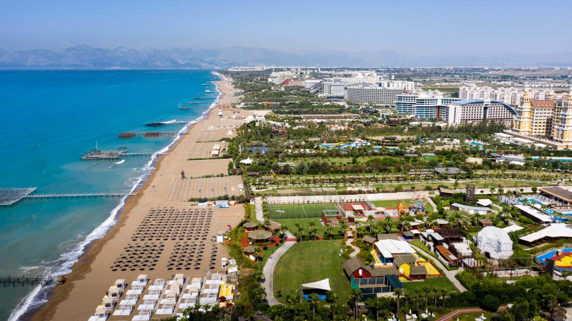 Belek obala i hotelski kompleksi na obali.